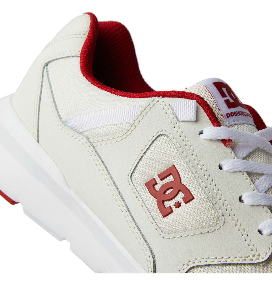 DC Skyline Lightweight Men Sneakers White / Red | US-0671ZWP